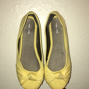 Woman’s flats shoes